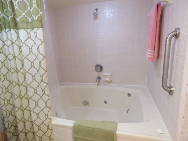 324 Master Bathroom Tub And Shower (Custom)