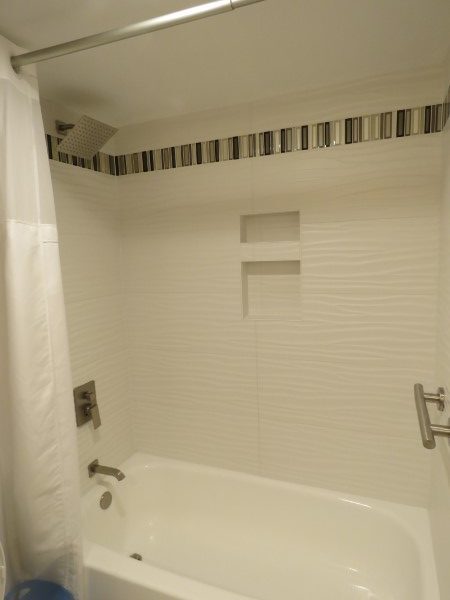 425 Guest Tub & Shower (Custom)